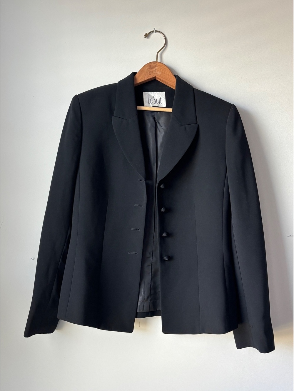 Le Suit Womens Black Peak Lapel Blazer Jacket Covered Buttons Lined Size 6
